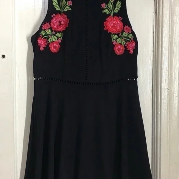 Forever 21 Floral Embroidered Lace Trim Sleeveless Mini Dress Size M - Picture 3 of 9
